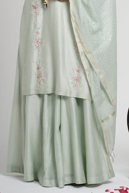 Muditaa By Urmila_Green Chanderi Silk Embroidery, Sequins Split V-neck Tarini Kurta Set _Online_at_Aza_Fashions