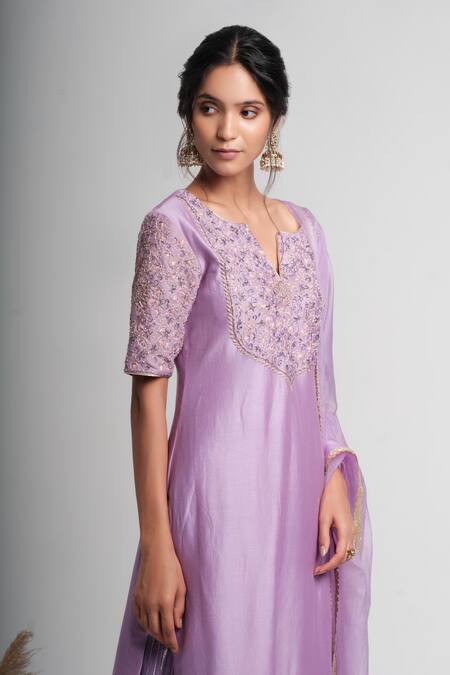 Muditaa By Urmila_Lavender Chanderi Silk Embroidery Split V-neck Abha Kurta And Farshi Salwar Set _Online_at_Aza_Fashions