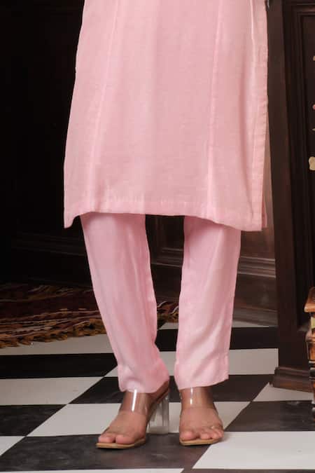 Muditaa By Urmila_Blush Chanderi Silk Embroidery Keyhole Neck Meera Kurta And Pant Set _Online_at_Aza_Fashions