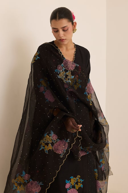 Buy_Juanita By Shubhda_Black Chanderi Mirrors V-neck Midnight Mukaish Work Kurta Pant Set _Online_at_Aza_Fashions