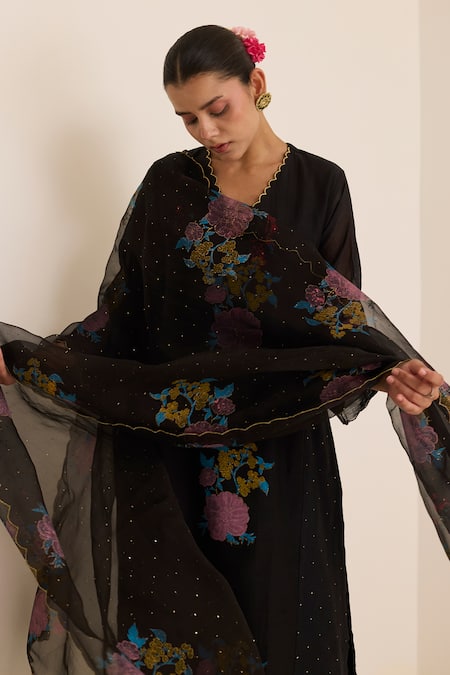 Shop_Juanita By Shubhda_Black Chanderi Mirrors V-neck Midnight Mukaish Work Kurta Pant Set _Online_at_Aza_Fashions
