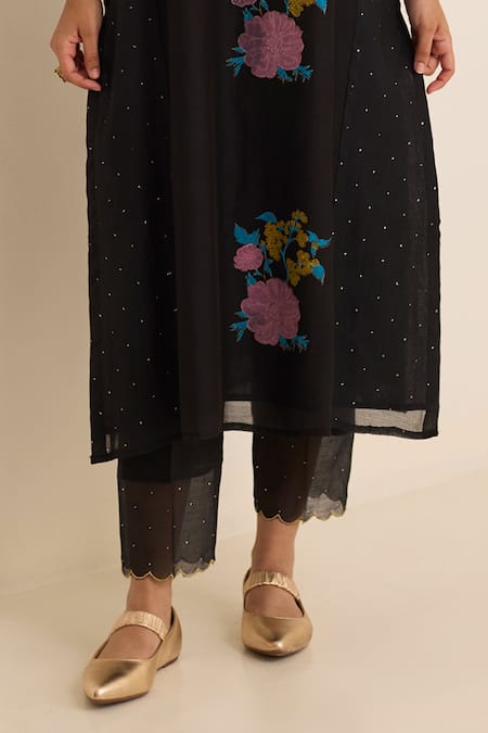 Buy_Juanita By Shubhda_Black Chanderi Mirrors V-neck Midnight Mukaish Work Kurta Pant Set 