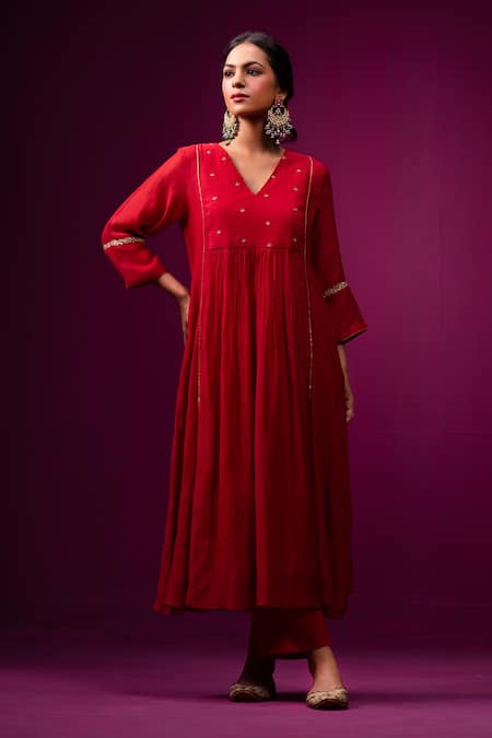 Trendy Tokari Red Silk, Chanderi Embroidery V-neck Kurta Set at Aza Fashions Trendy Tokari_Red Silk, Chanderi Embroidery V-neck Kurta Set _at_Aza_Fashions