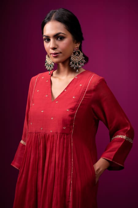 Shop Trendy Tokari Red Silk, Chanderi Embroidery V-neck Kurta Set Shop_Trendy Tokari_Red Silk, Chanderi Embroidery V-neck Kurta Set