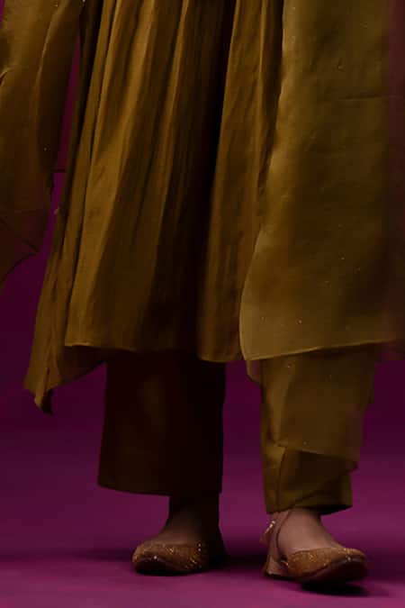 Trendy Tokari Lime Silk, Chanderi Embroidery V-neck Placement Zari Work Kurta Set Online at Aza Fashions Trendy Tokari_Lime Silk, Chanderi Embroidery V-neck Placement Zari Work Kurta Set _Online_at_Aza_Fashions