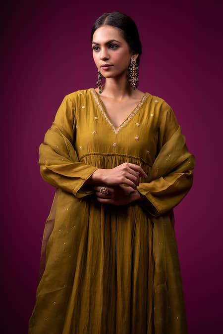 Trendy Tokari Lime Silk, Chanderi Embroidery V-neck Placement Zari Work Kurta Set at Aza Fashions Trendy Tokari_Lime Silk, Chanderi Embroidery V-neck Placement Zari Work Kurta Set _at_Aza_Fashions