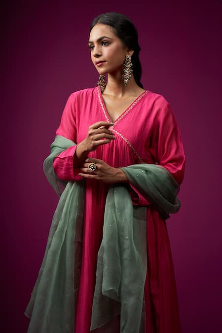 Trendy Tokari_Pink Silk, Chanderi Embroidery V-neck Kurta Set _at_Aza_Fashions