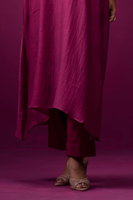 Trendy Tokari Wine Silk, Chanderi Embroidery V-neck Kurta With Pant Online at Aza Fashions Trendy Tokari_Wine Silk, Chanderi Embroidery V-neck Kurta With Pant _Online_at_Aza_Fashions