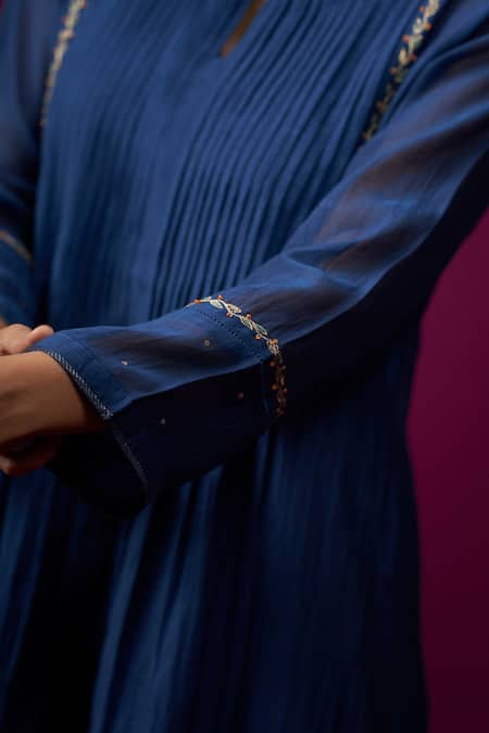 Buy_Trendy Tokari_Navy Silk, Chanderi Embroidery Round , Keyhole Kurta Set _Online_at_Aza_Fashions