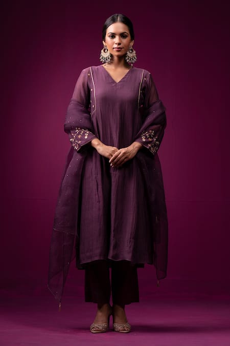 Trendy Tokari Purple Silk, Chanderi Embroidery V-neck Plain Kurta Set at Aza Fashions Trendy Tokari_Purple Silk, Chanderi Embroidery V-neck Plain Kurta Set _at_Aza_Fashions