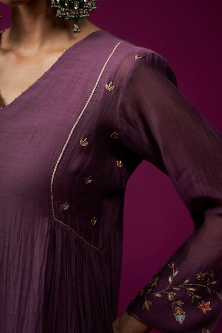 Shop Trendy Tokari Purple Silk, Chanderi Embroidery V-neck Plain Kurta Set Shop_Trendy Tokari_Purple Silk, Chanderi Embroidery V-neck Plain Kurta Set