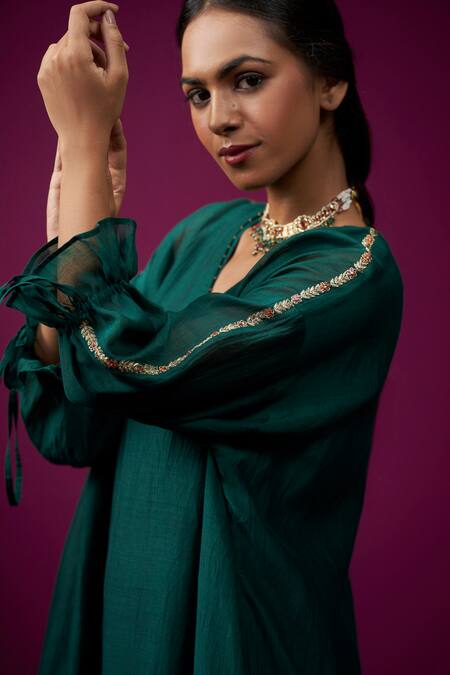 Buy_Trendy Tokari_Green Chanderi, Silk Embroidery V-neck Plain Kurta Set _Online_at_Aza_Fashions