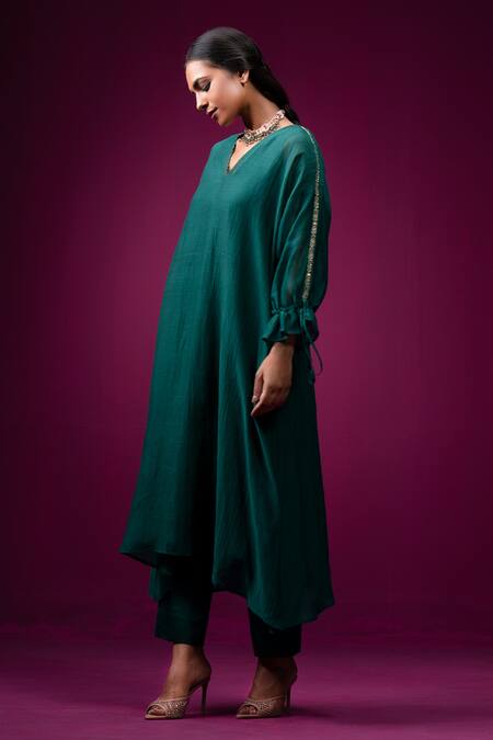 Trendy Tokari_Green Chanderi, Silk Embroidery V-neck Plain Kurta Set _at_Aza_Fashions