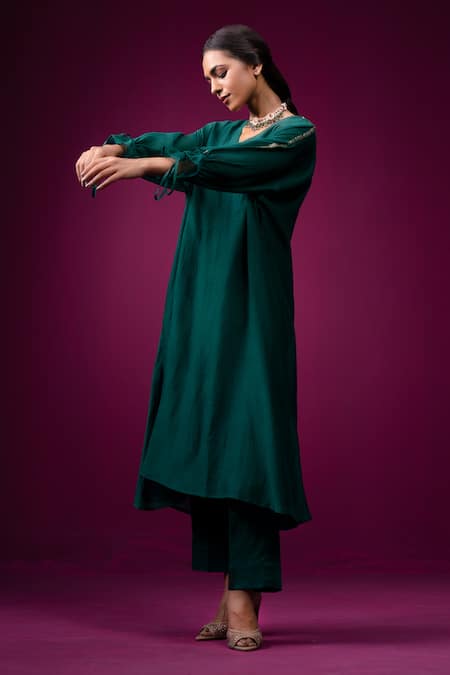 Buy_Trendy Tokari_Green Chanderi, Silk Embroidery V-neck Plain Kurta Set 