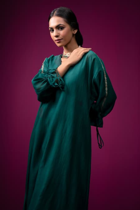 Shop_Trendy Tokari_Green Chanderi, Silk Embroidery V-neck Plain Kurta Set 