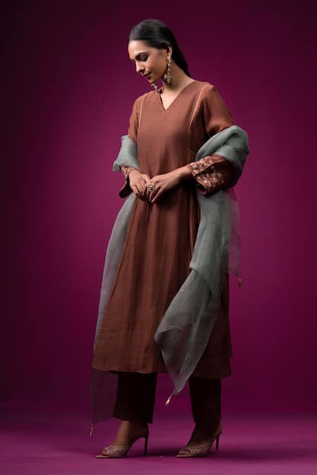 Buy_Trendy Tokari_Brown Silk, Chanderi Embroidery V-neck Kurta Set _Online_at_Aza_Fashions