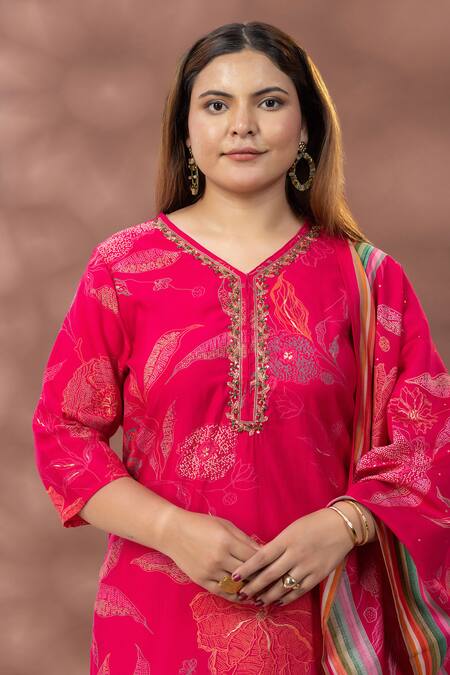 Mamicha_Pink Cotton Embroidery Round Neck Floral Print Kurta Set_Online_at_Aza_Fashions