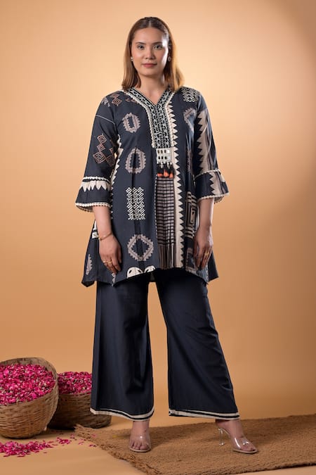 Mamicha Black Cotton Embroidery V-neck Printed Kurta And Pant Set