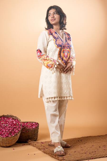 Mamicha_Off White Cotton Embroidery V-neck Kurta And Pant Set_Online_at_Aza_Fashions