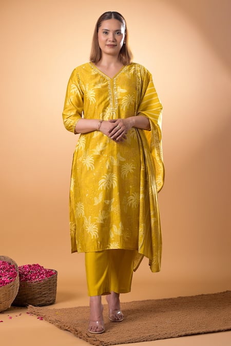 Mamicha Yellow Cotton V-neck Fleur Print Kurta Pant Set