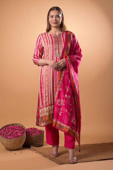 Mamicha Pink Cotton Embroidery Split V-neck Printed Kurta Set 