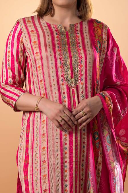 Shop_Mamicha_Pink Cotton Embroidery Split V-neck Printed Kurta Set_Online_at_Aza_Fashions