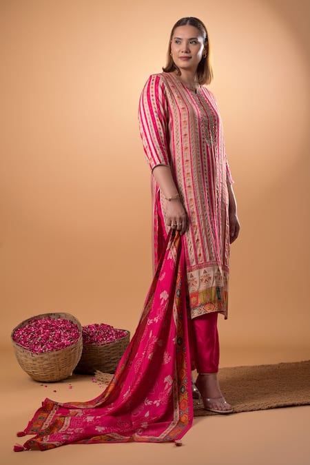 Buy_Mamicha_Pink Cotton Embroidery Split V-neck Printed Kurta Set