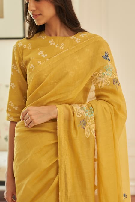 Vaayu_Yellow Muslin, Cotton Rue Floral Threadwork Saree With Unstitched Blouse Piece _Online_at_Aza_Fashions