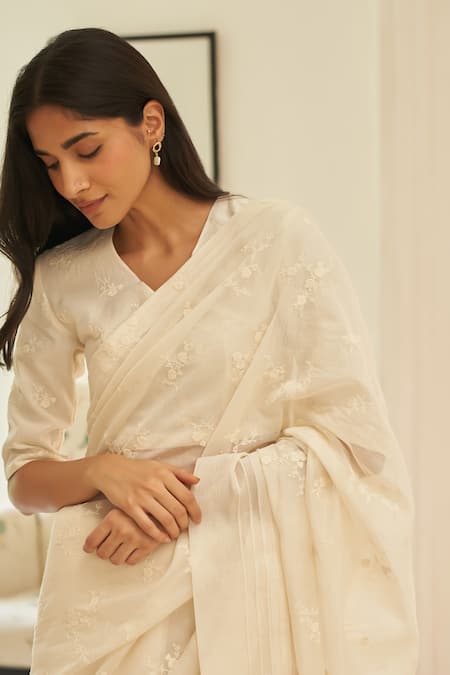 Vaayu_Beige Embroidery Swan Saree With Unstitched Blouse Piece _Online_at_Aza_Fashions