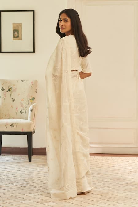 Vaayu Swan Embroidered Saree With Unstitched Blouse Piece 