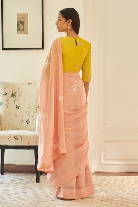 Vaayu Tulip Floral Saree With Unstitched Blouse Piece 