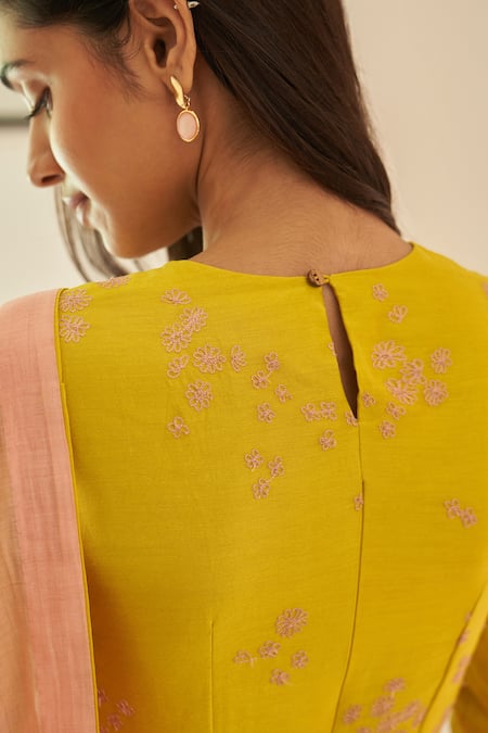 Vaayu_Pink Cotton Embroidery Tulip Floral Saree With Unstitched Blouse Piece _at_Aza_Fashions