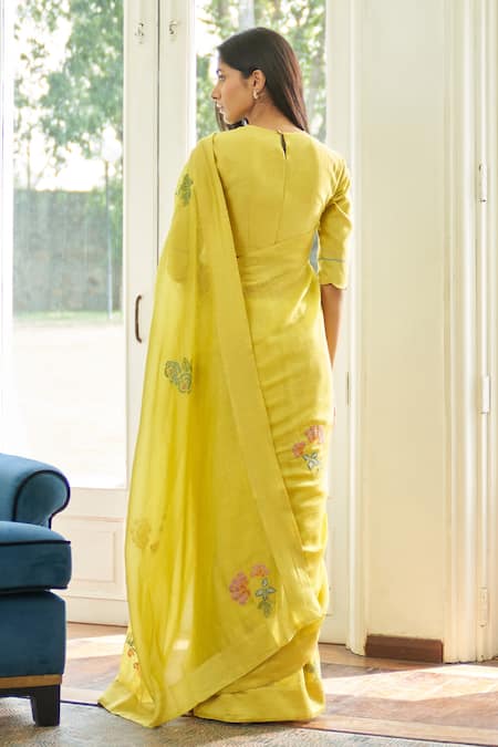 Vaayu Daffodil Floral Applique Saree With Unstitched Blouse Piece 