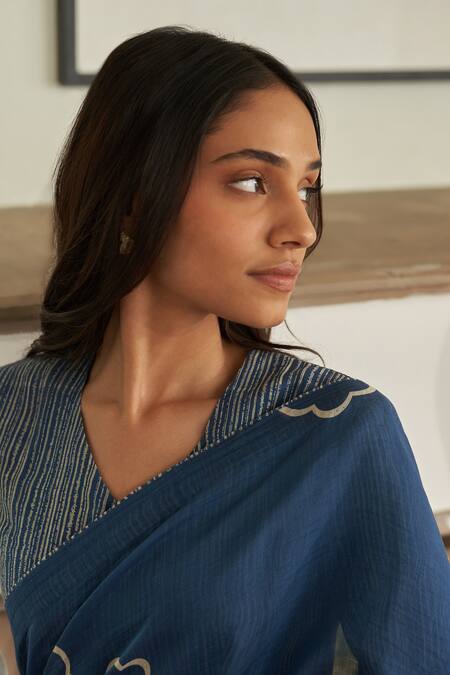 Buy_Vaayu_Blue Cotton Ocean Floral Pattern Saree With Unstitched Blouse Piece_Online_at_Aza_Fashions