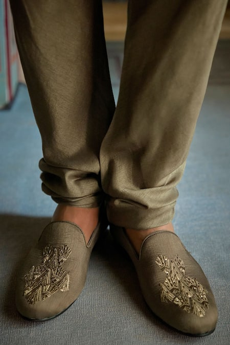 Seema Gujral_Gold Silk Embroidery Geometric Work Sherwani Kurta Set _Online_at_Aza_Fashions