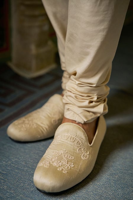 Seema Gujral_Cream Silk Embroidery Sherwani Set _Online_at_Aza_Fashions