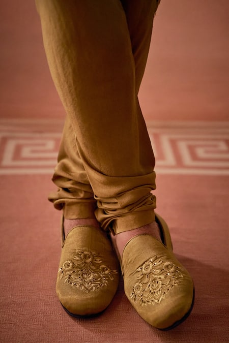 Seema Gujral_Gold Tissue, Silk Embroidery Sherwani Set _Online_at_Aza_Fashions