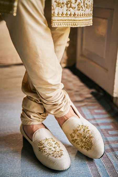 Seema Gujral_Beige Silk Embroidery Floral Sherwani Set _Online_at_Aza_Fashions