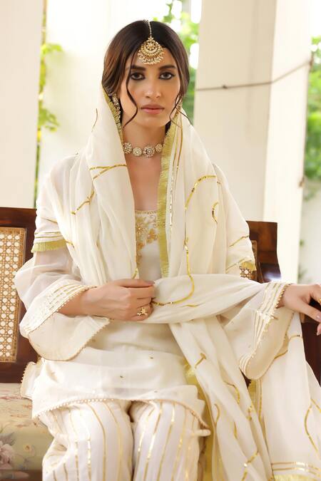 Sanam_Ivory Chanderi Zari, Mirrors, Embroidery Round Neck Floral Kurta Set _Online_at_Aza_Fashions