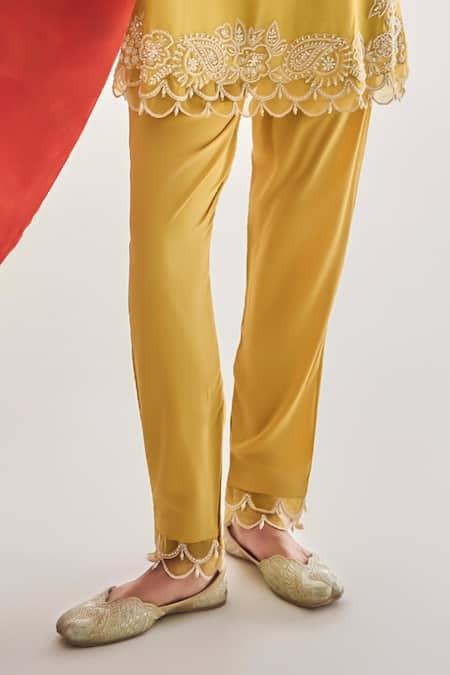 Ridhima Bhasin_Yellow Chanderi, Crepe Lace, Embroidery V-neck Farzana Short Kurta Set _Online_at_Aza_Fashions