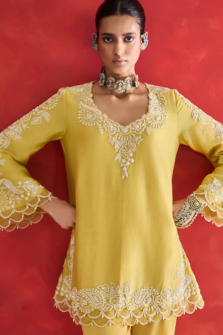 Ridhima Bhasin_Yellow Chanderi, Crepe Lace, Embroidery V-neck Farzana Short Kurta Set _at_Aza_Fashions