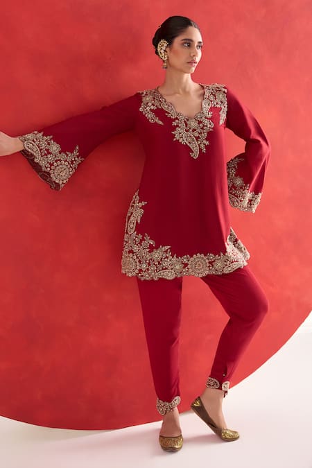 Buy_Ridhima Bhasin_Red Chanderi, Crepe Embroidery V-neck Nazm Kurta Set _Online_at_Aza_Fashions