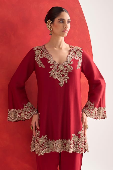 Ridhima Bhasin_Red Chanderi, Crepe Embroidery V-neck Nazm Kurta Set _at_Aza_Fashions