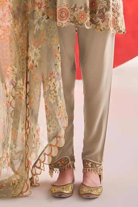 Ridhima Bhasin_Gray Chanderi, Crepe Embroidery Round Neck Roohi Kurta And Pant Set _Online_at_Aza_Fashions