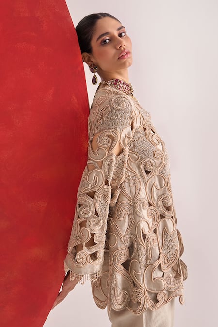 Ridhima Bhasin Silver Tissue Embroidery V-neck Tara Kurta Set Online at Aza Fashions Ridhima Bhasin_Silver Tissue Embroidery V-neck Tara Kurta Set _Online_at_Aza_Fashions