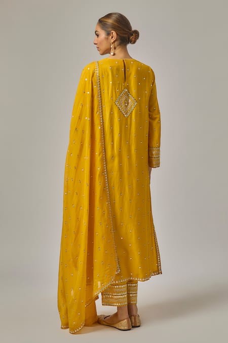 Priyal Prakash Straight Embroidered Kurta Set 