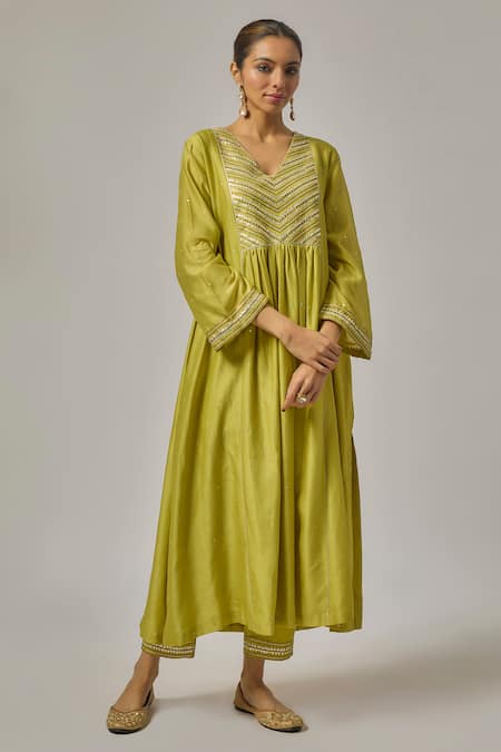 Priyal Prakash Green Chanderi, Viscose, Organza Sequins, Embroidery V-neck Yoke Kurta Set Online at Aza Fashions Priyal Prakash_Green Chanderi, Viscose, Organza Sequins, Embroidery V-neck Yoke Kurta Set _Online_at_Aza_Fashions