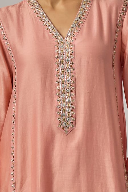 Priyal Prakash_Peach Chanderi Gota Patti, Embroidery, Zari V-neck Kurta Set _Online_at_Aza_Fashions