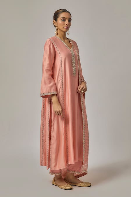 Buy_Priyal Prakash_Peach Chanderi Gota Patti, Embroidery, Zari V-neck Kurta Set 