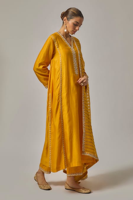 Priyal Prakash_Yellow Chanderi, Cotton Gota Patti, Zari, Embroidery V-neck Kurta Set _Online_at_Aza_Fashions